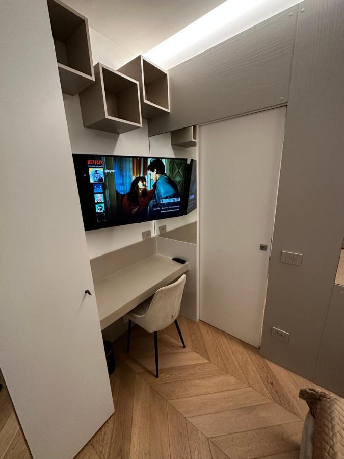Bilocale Luxury A 50 Mt Dalla Stazione Di Milano Apartment Exterior foto